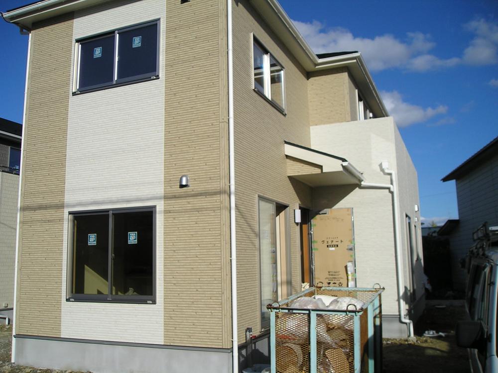 Local appearance photo. Local (10 May 2013) Shooting