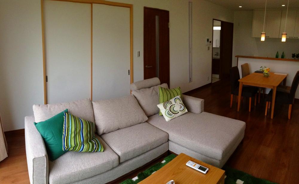 Living. Sunny living dining. Air conditioning one, All room lighting ・ First-come-first-served basis sale at with curtain (May 2013) Shooting