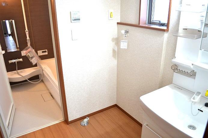 Wash basin, toilet. Same specifications Ceramic surface ball is flat bottom, Not to interfere with the hose-type single lever shower faucet, Cleaning supplies such as buckets and brushes also entire storage wide base cabinet