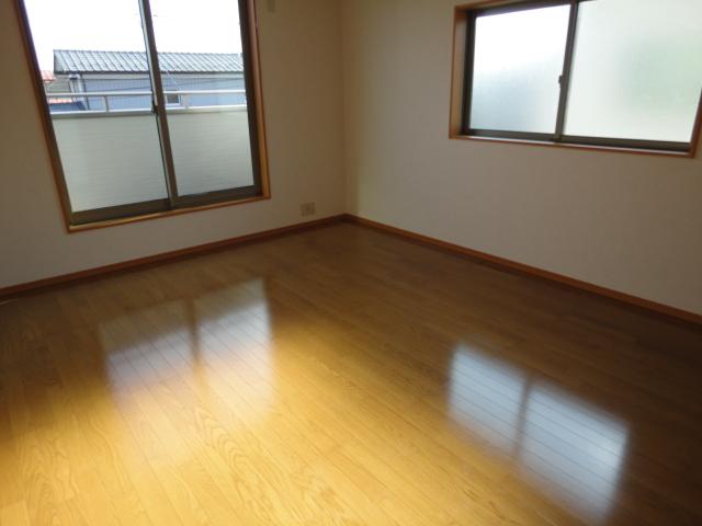 Non-living room. Indoor (12 May 2013) Shooting