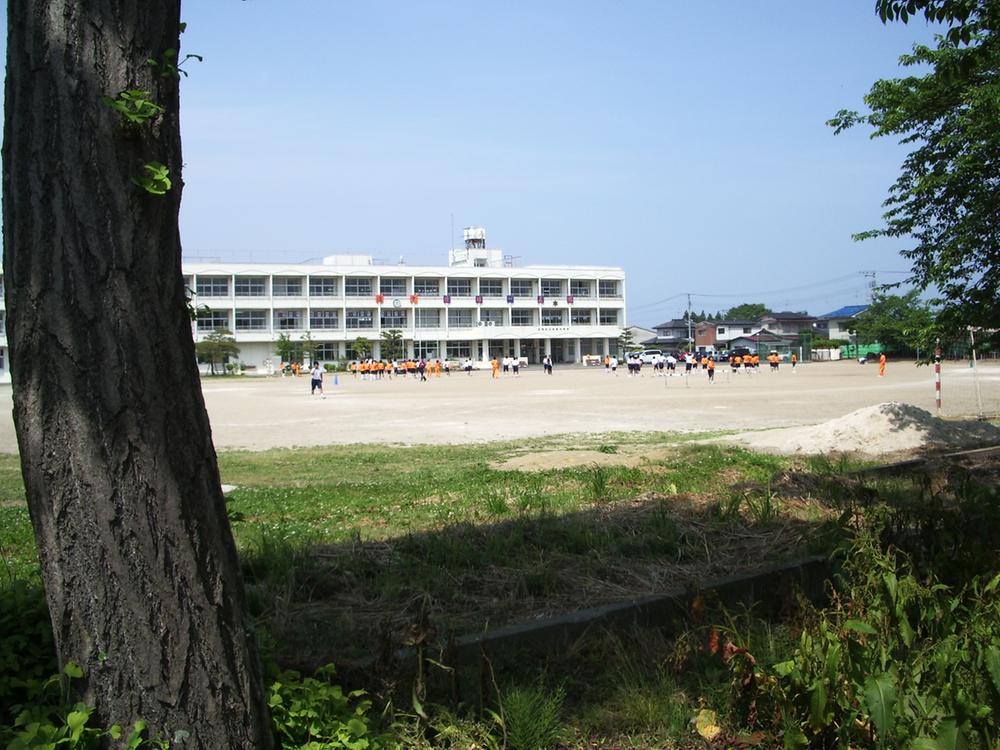Junior high school. Watari Municipal Okuma until junior high school 1900m