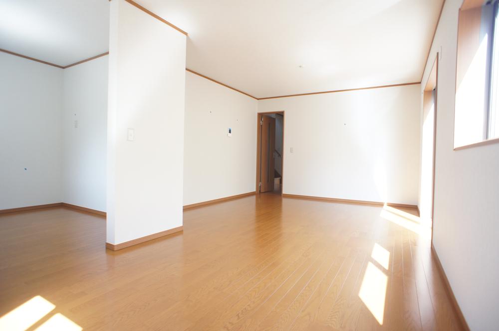 Same specifications photos (living)