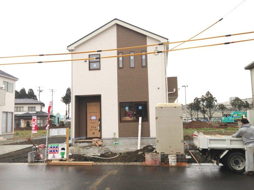 Local photos, including front road. Local (12 May 2013) Shooting