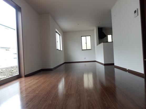 Same specifications photos (living)