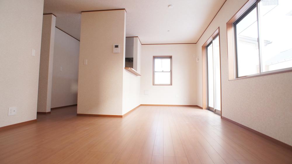 Same specifications photos (living)