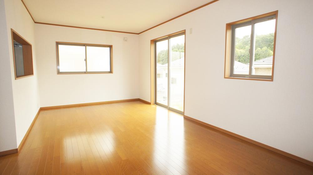 Same specifications photos (living)