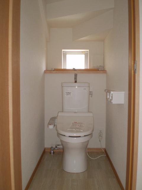 Toilet. Indoor (10 May 2013) Shooting