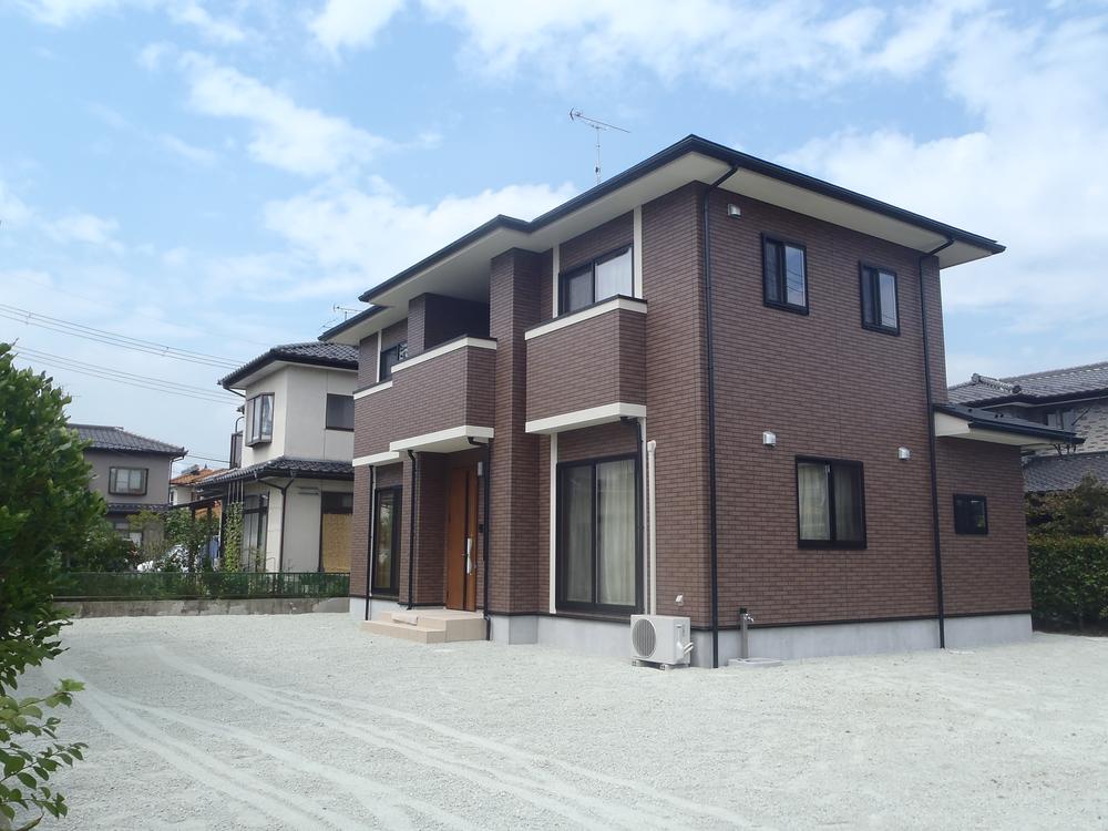 Local appearance photo. Local (August 2012) shooting