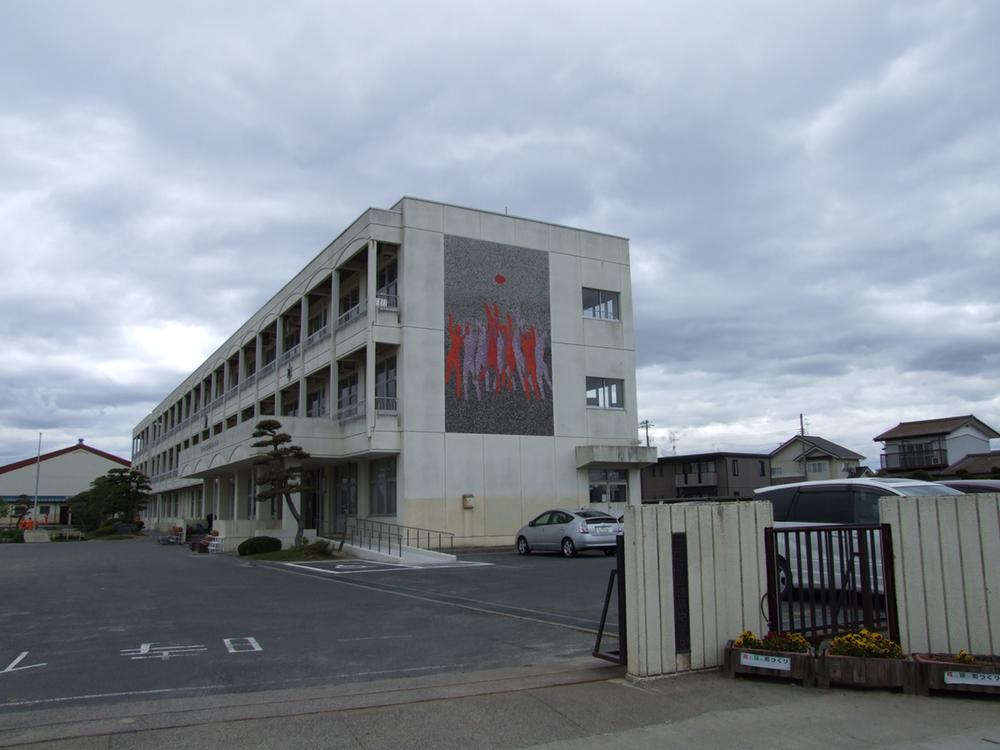 Junior high school. Okuma 2900m until junior high school