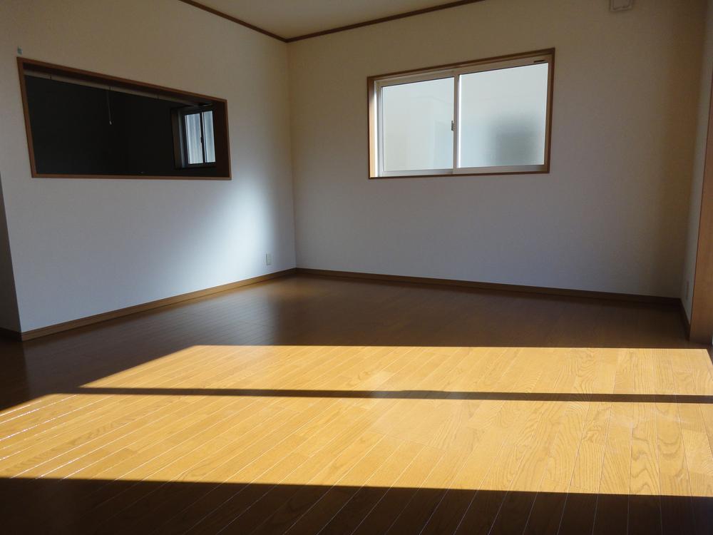 Same specifications photos (living)