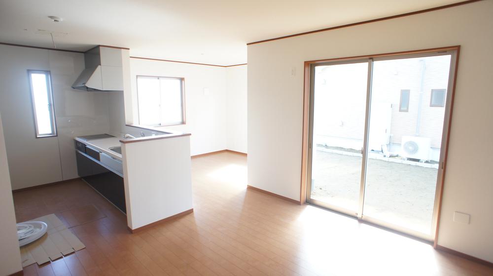 Same specifications photos (living)