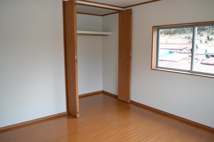 Non-living room. Same specifications Second floor room