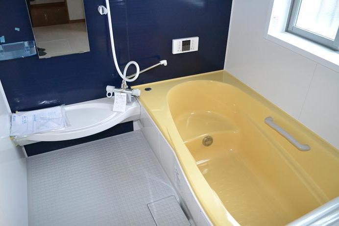 Bathroom. Same specifications Kururin poi drainage port we solve the complaints of cleaning by the force of the vortex (^ 0 ^) / Easy to dry the floor, Comfortable tub with bench considering the fun of bathing (^ 0 ^) /