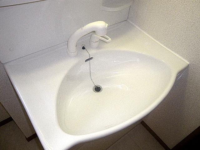 Entrance. Same specifications Ceramic surface ball, Hose internal organs type of lift-up faucet, Base cabinet stuck to the usability, Storage shelves can be changed in height by a removable (^ 0 ^) /