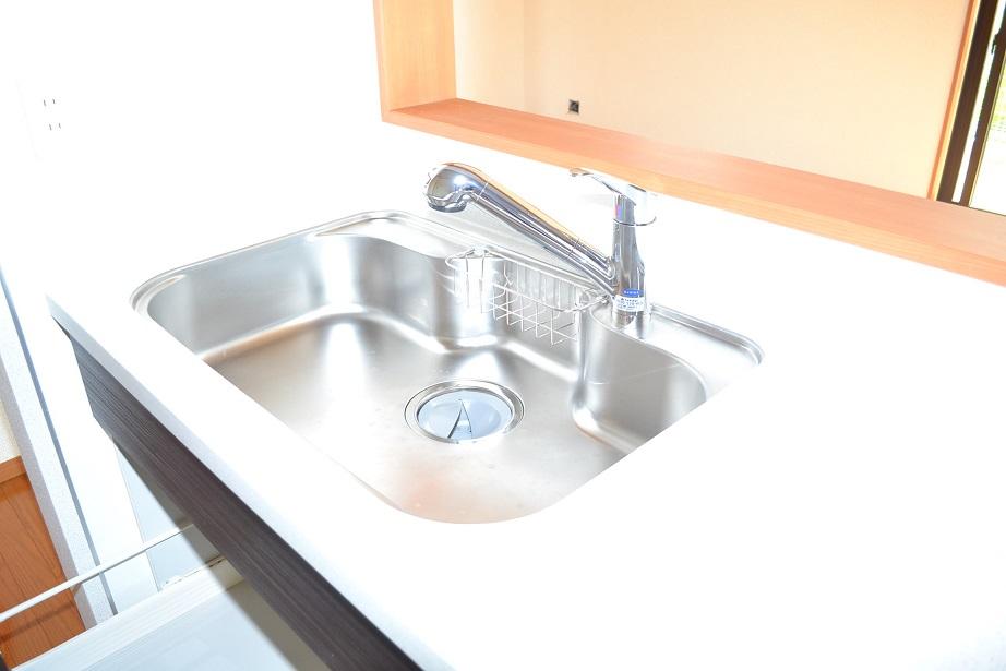 Same specifications photo (kitchen). Same specifications Door is a high-pressure melanin panel, Countertops artificial marble, Gas appliance cleaning a breeze in the enamel top finish (^ 0 ^) / Water purifier integrated hand shower faucet, Also taken out comfortably with heavy storage products in the swing down Wall