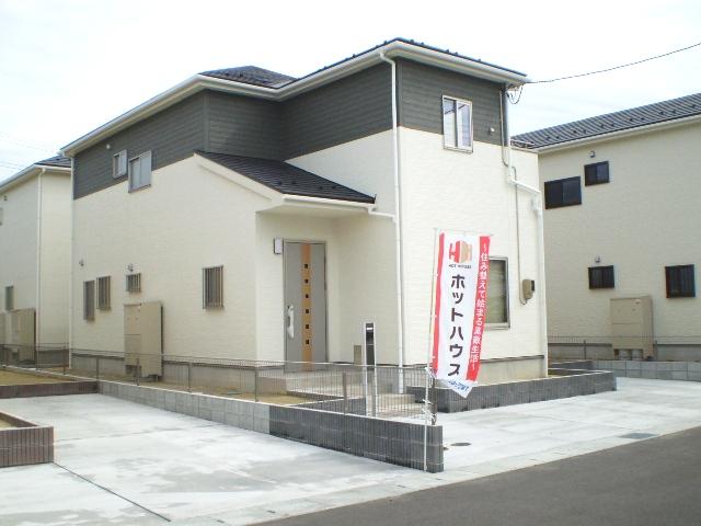 Local photos, including front road. 4 Building