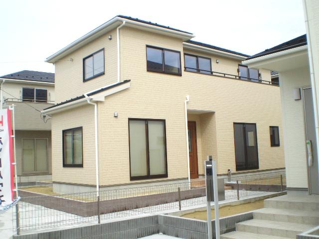 Local appearance photo. 5 Building