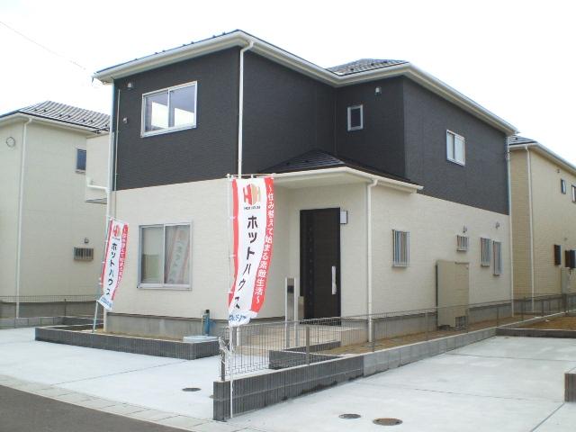 Local appearance photo. 10 Building