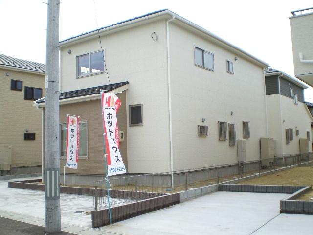 Local appearance photo. 11 Building