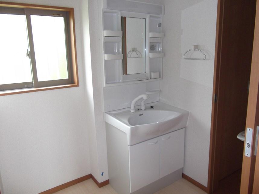 Wash basin, toilet. Indoor (11 May 2013) Shooting