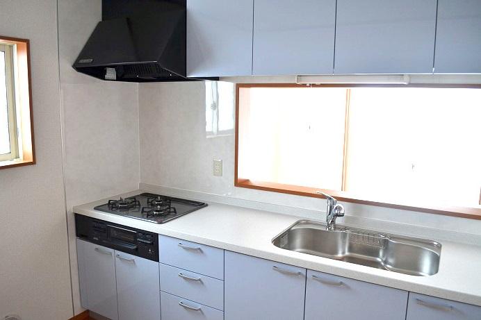 Same specifications photo (kitchen). Same specifications Door is a high-pressure melanin panel, Countertops artificial marble, Gas appliance cleaning a breeze in the enamel top finish (^ 0 ^) / Water purifier integrated hand shower faucet