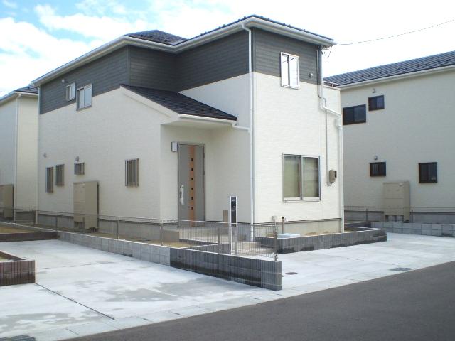 Local photos, including front road. Local (10 May 2013) Shooting