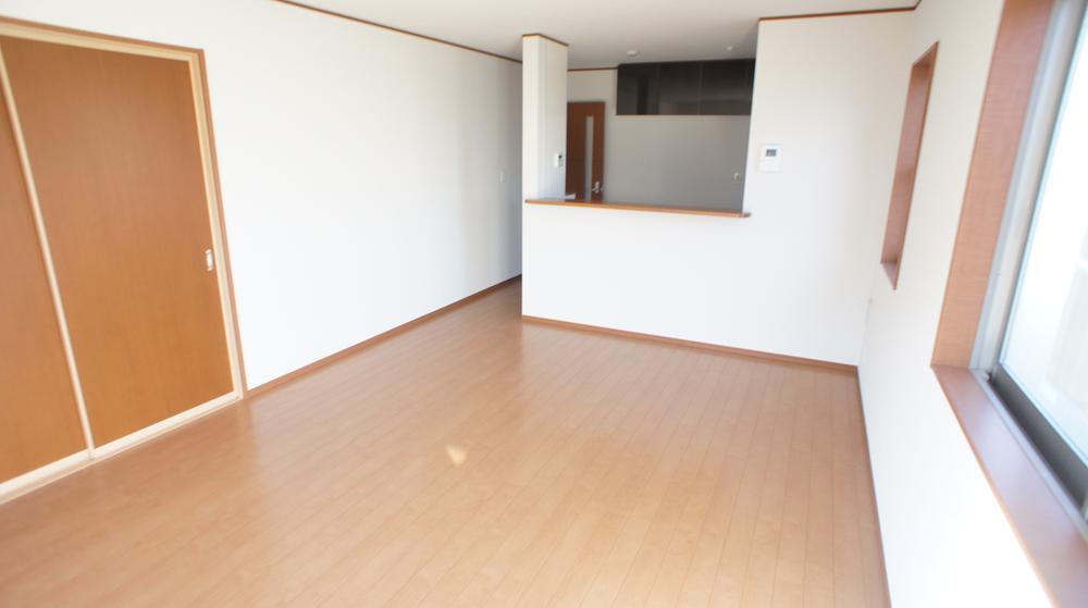 Same specifications photos (living)