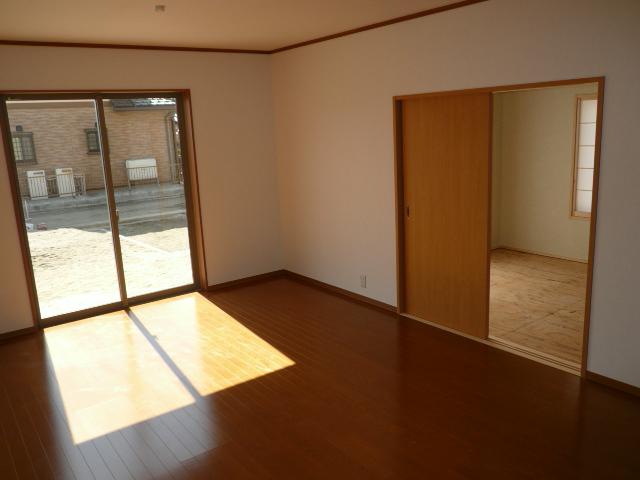 Living. ● same specifications ●