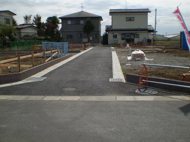 Local photos, including front road. Local (10 May 2013) Shooting