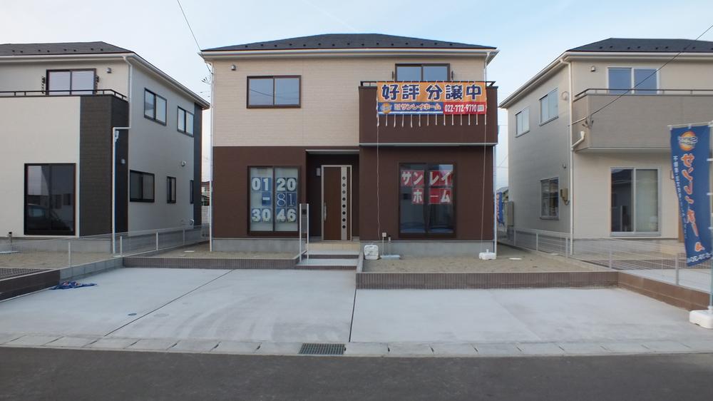 Local photos, including front road. (3) Building