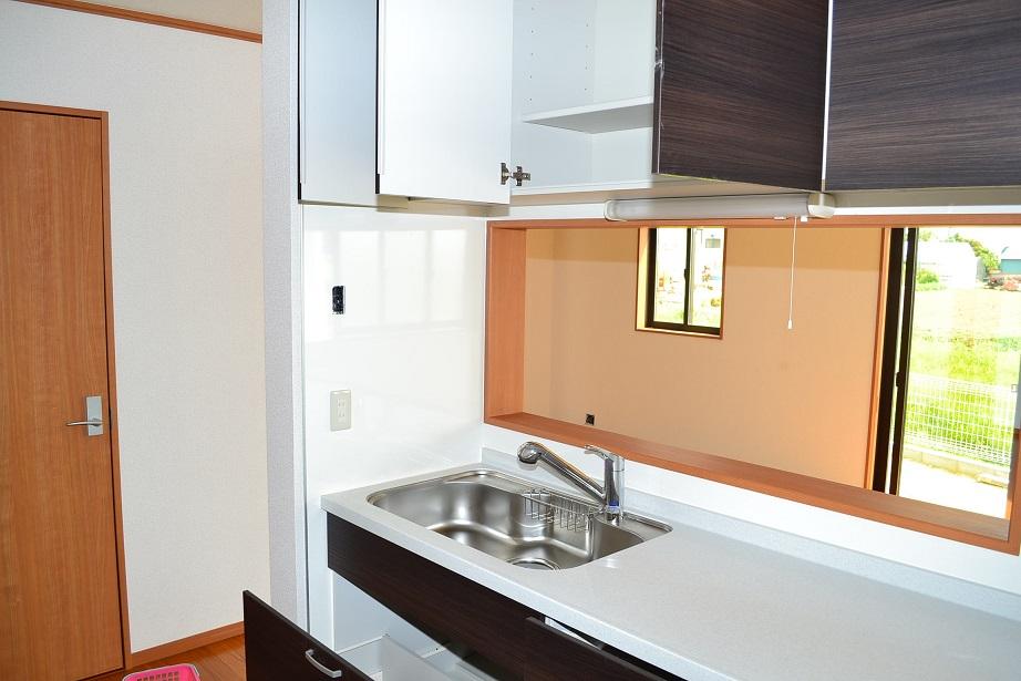 Same specifications photo (kitchen). Same specifications Door is a high-pressure melanin panel, Countertops artificial marble, Gas appliance cleaning a breeze in the enamel top finish (^ 0 ^) / Water purifier integrated hand shower faucet, Also taken out comfortably with heavy storage products in the swing down Wall