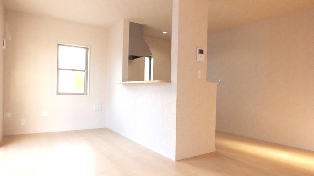 Living. ◆ (9) Building ◆