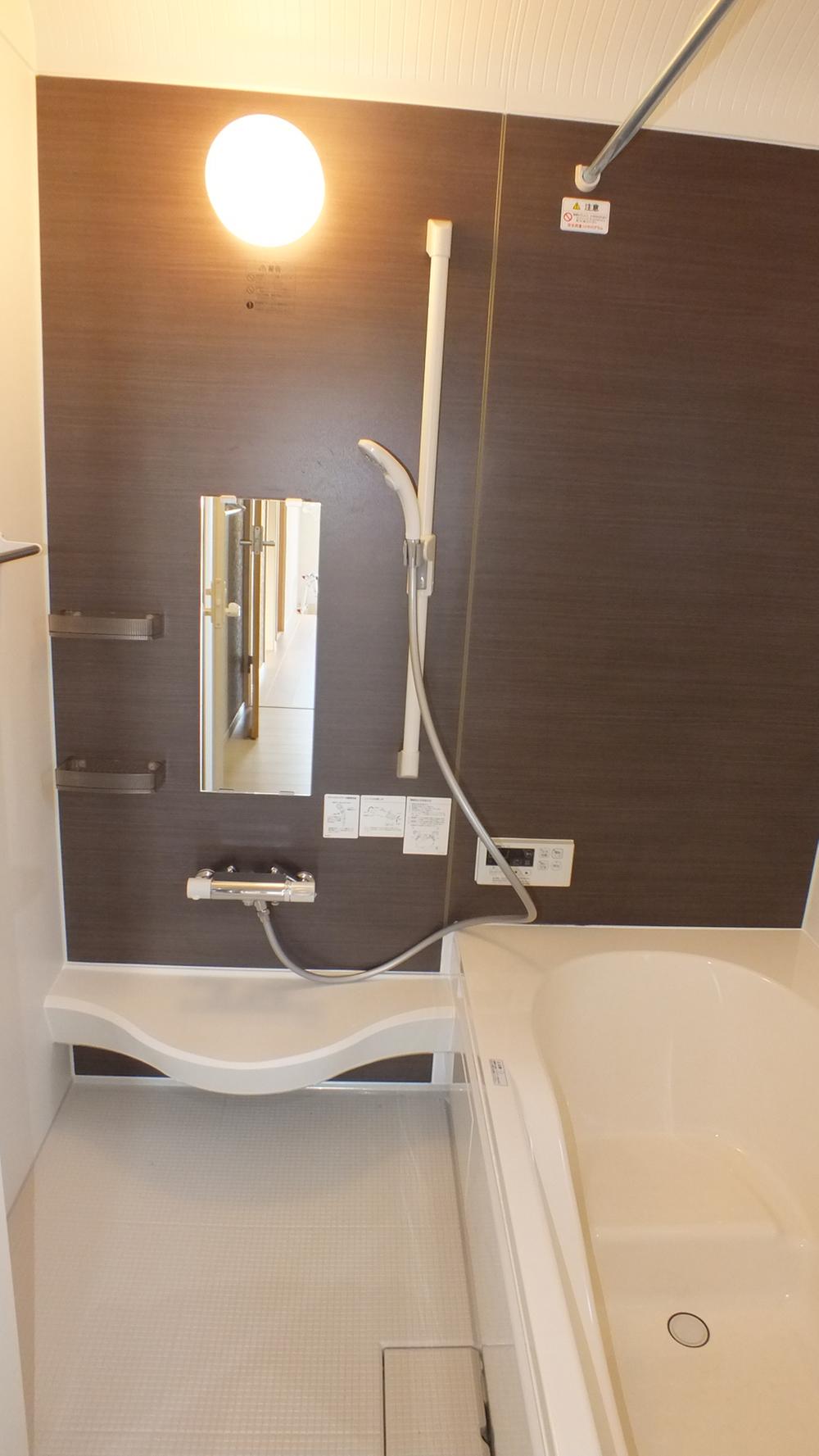 Bathroom. ◆ (9) Building ◆ Hot water is less likely to cool down "Raku Eco-tub" ☆ System bus bathing fun