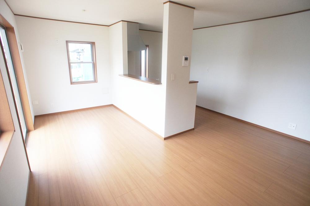 Same specifications photos (living)