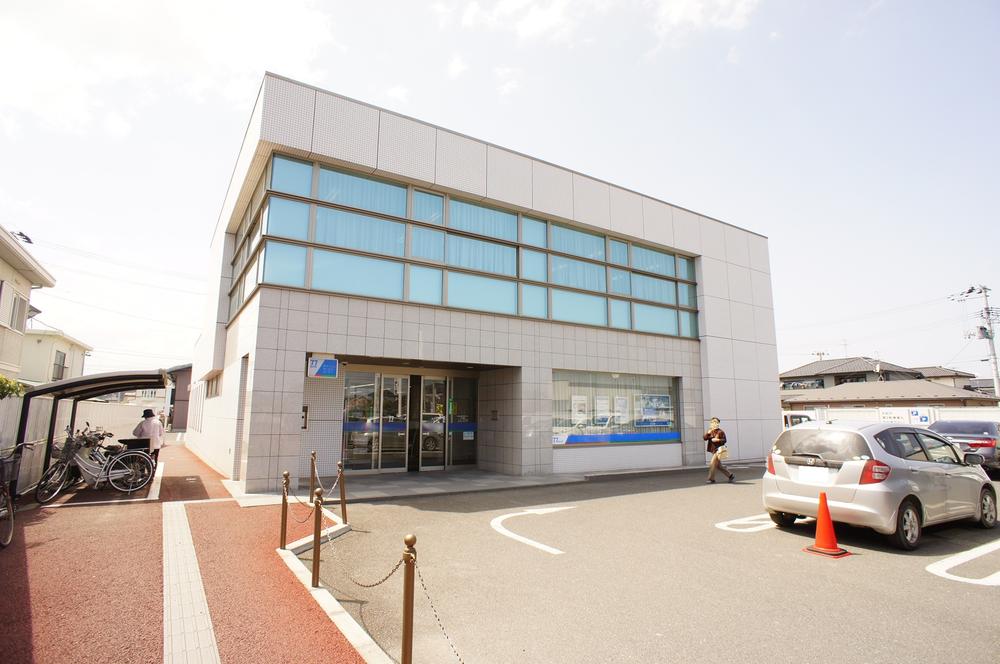 Bank. 77 Bank Watari to the branch 850m