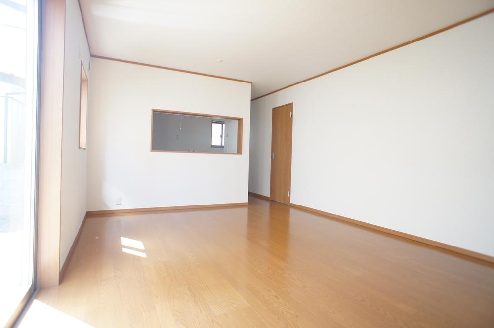 Same specifications photos (living)