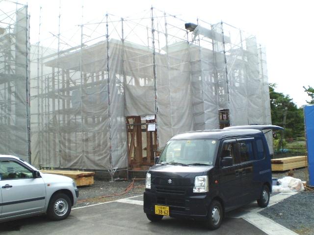 Local photos, including front road. 4 Building: local (October 2013) Shooting