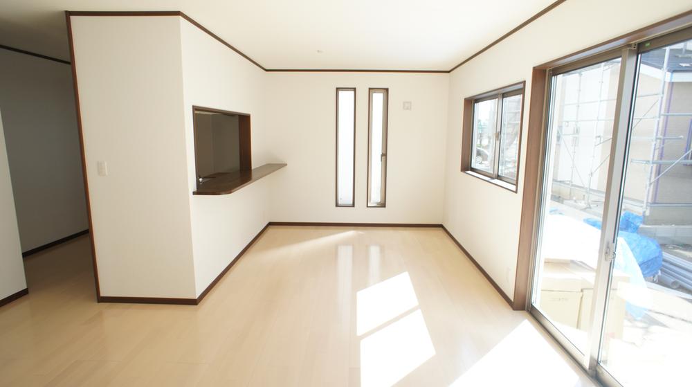 Same specifications photos (living)