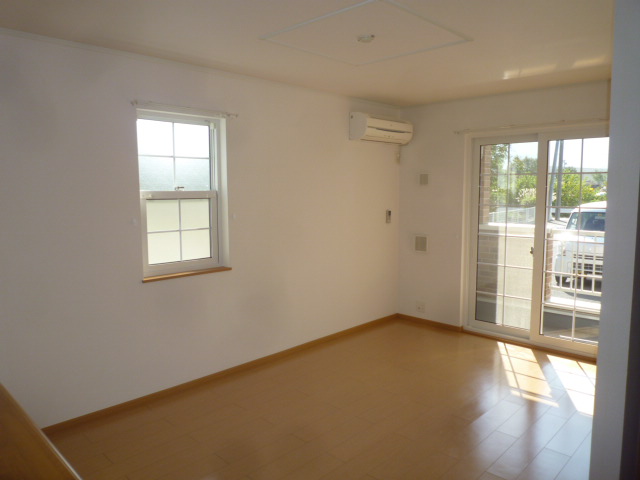 Living and room. Spacious comfortable