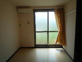 Living and room. 1F is the floor of the flooring.