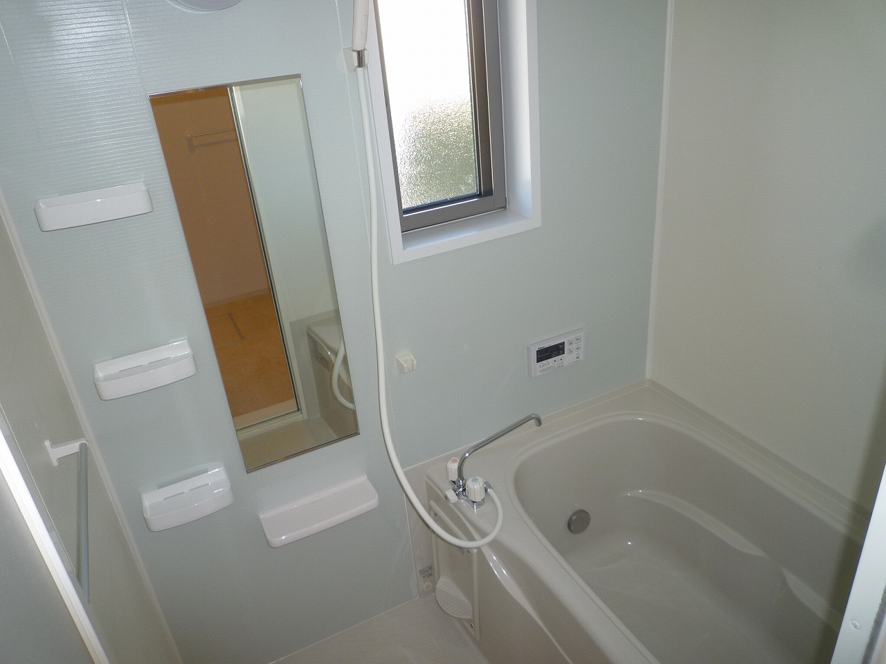 Bath. Inverted type (Room 201)