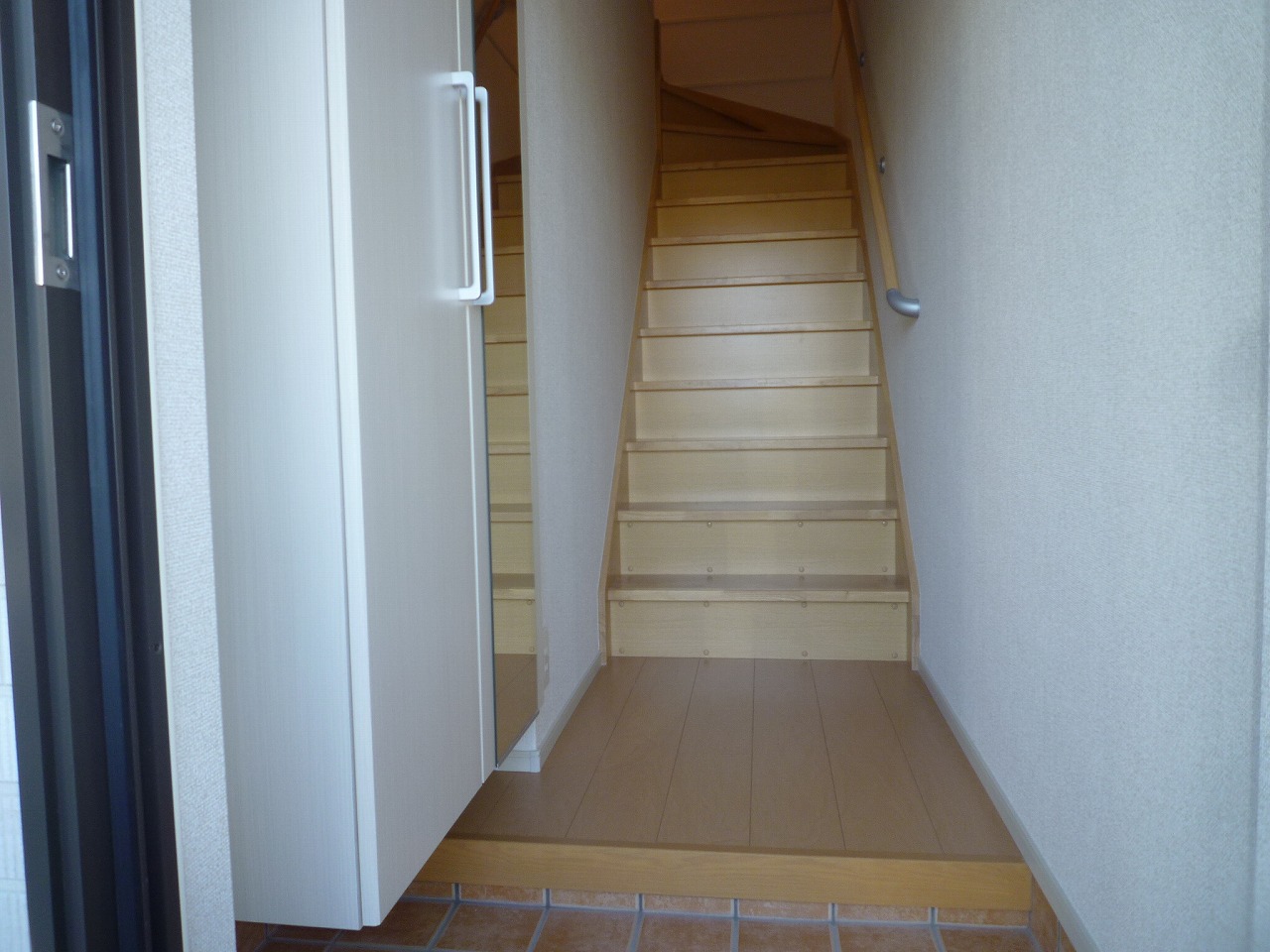 Entrance. Inverted type (Room 201)