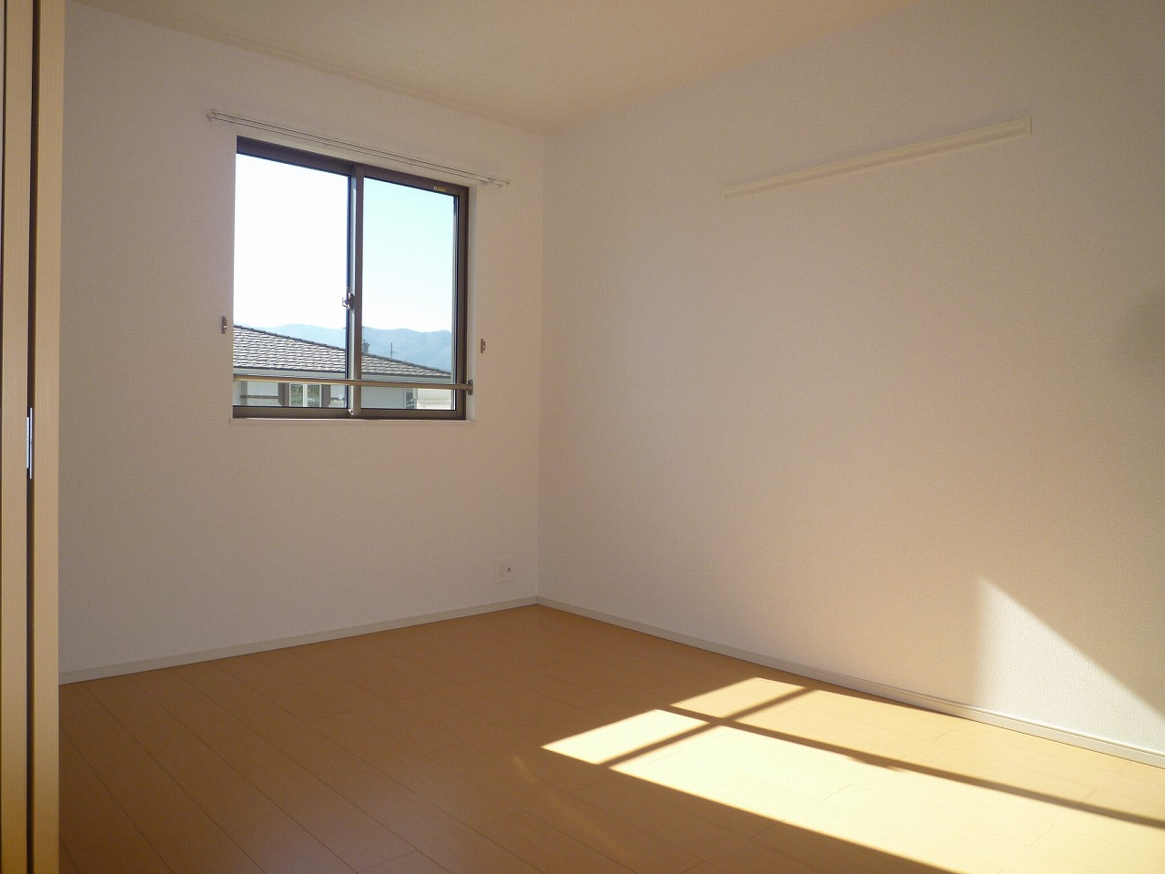 Living and room. Inverted type (Room 201)