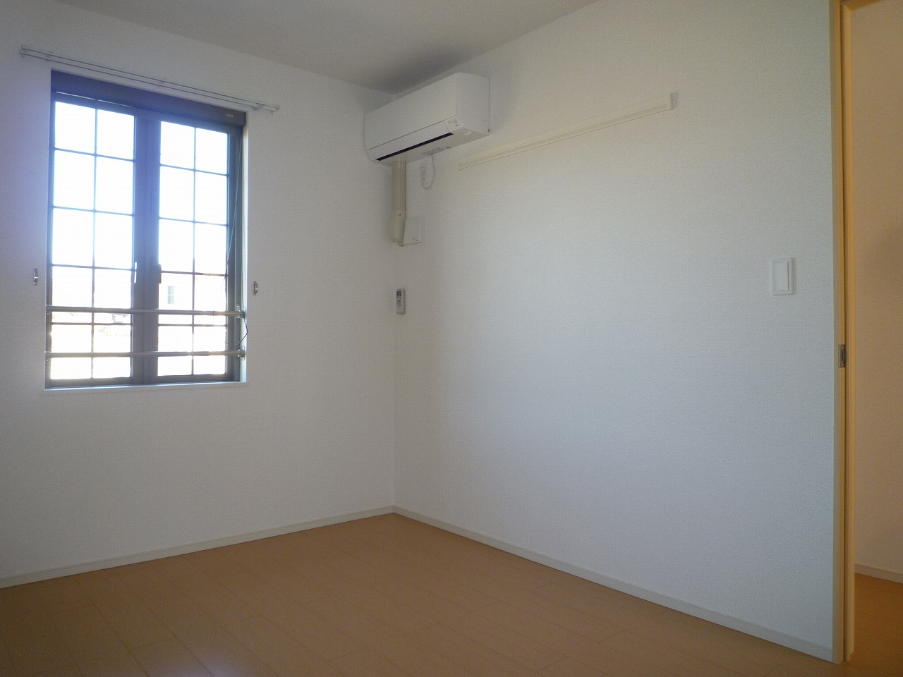 Living and room. Inverted type (Room 201)