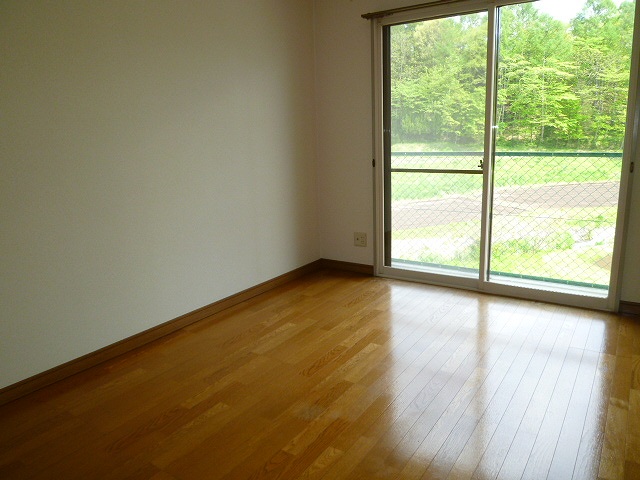 Living and room. The same type of room (No. 106 room)