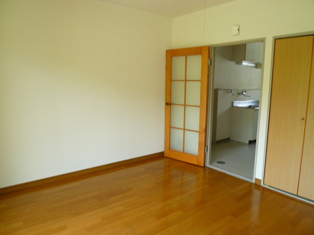 Living and room. The same type of room (No. 106 room)