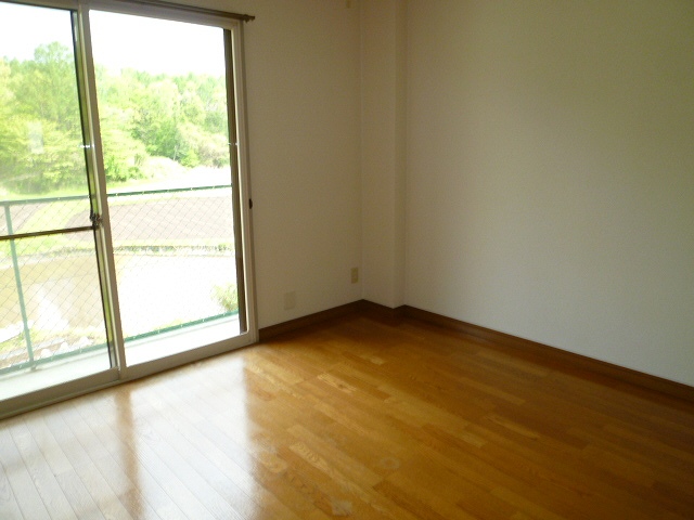 Living and room. The same type of room (No. 106 room)