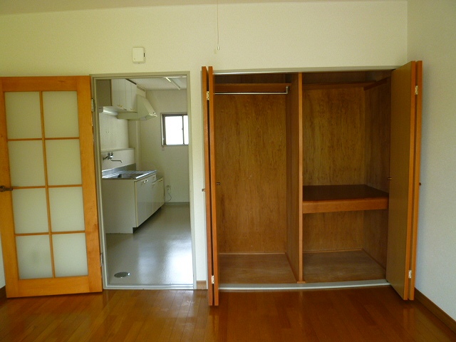 Receipt. The same type of room (No. 106 room)