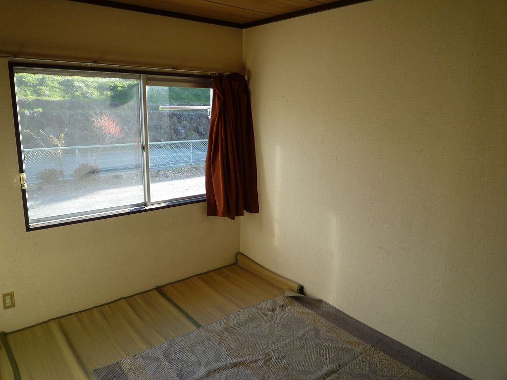 Living and room. ※ Room 101