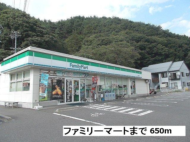 Convenience store. 650m to Family Mart (convenience store)
